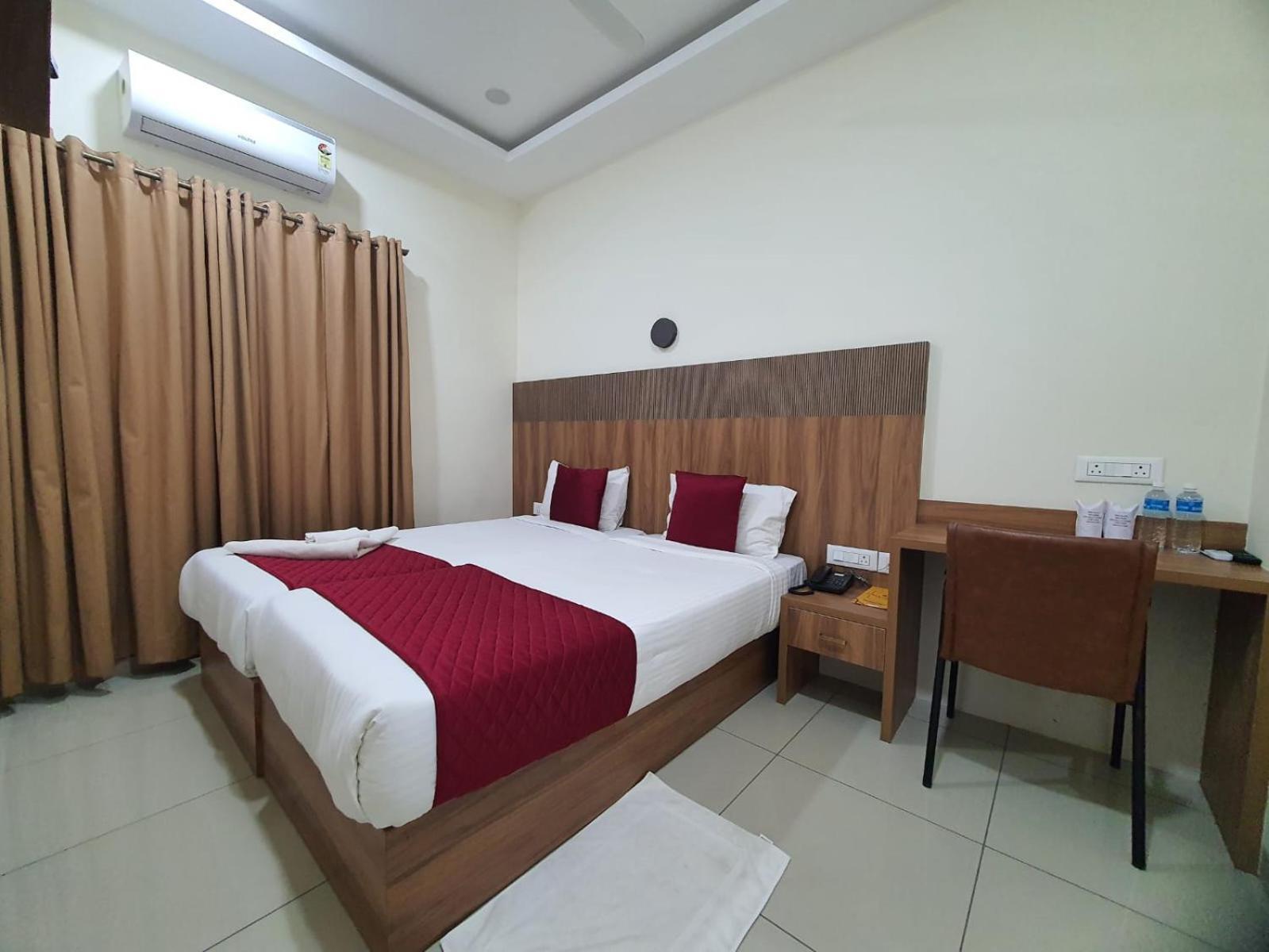 Hotel Deepakam Inn Палаккад Экстерьер фото