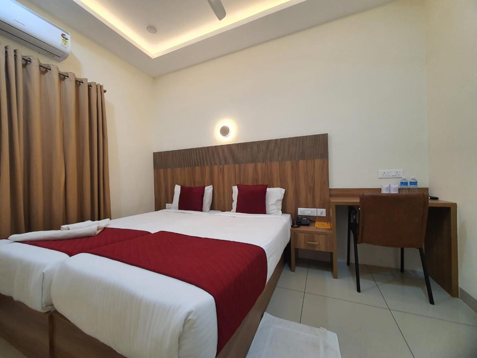 Hotel Deepakam Inn Палаккад Экстерьер фото