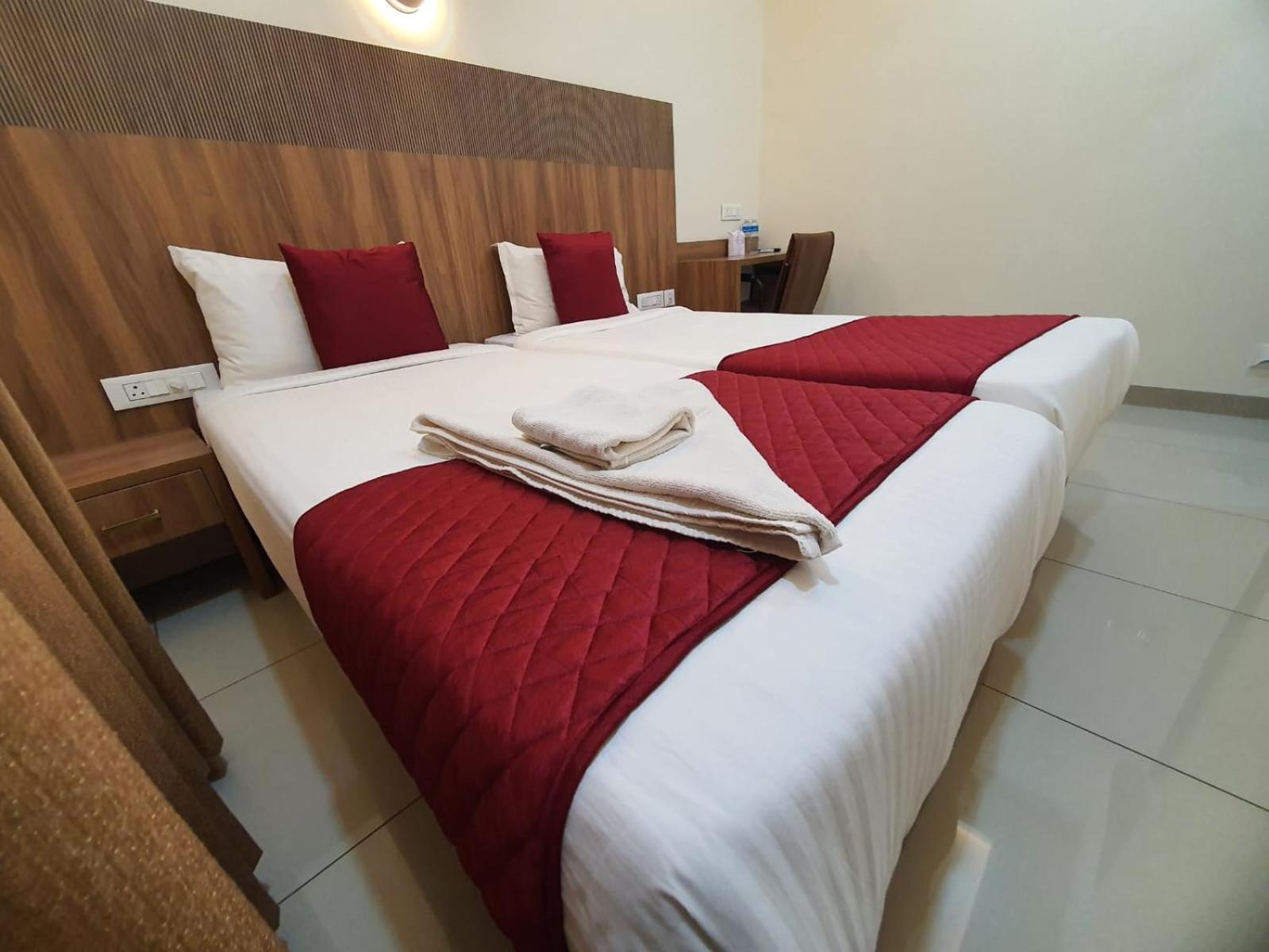 Hotel Deepakam Inn Палаккад Экстерьер фото