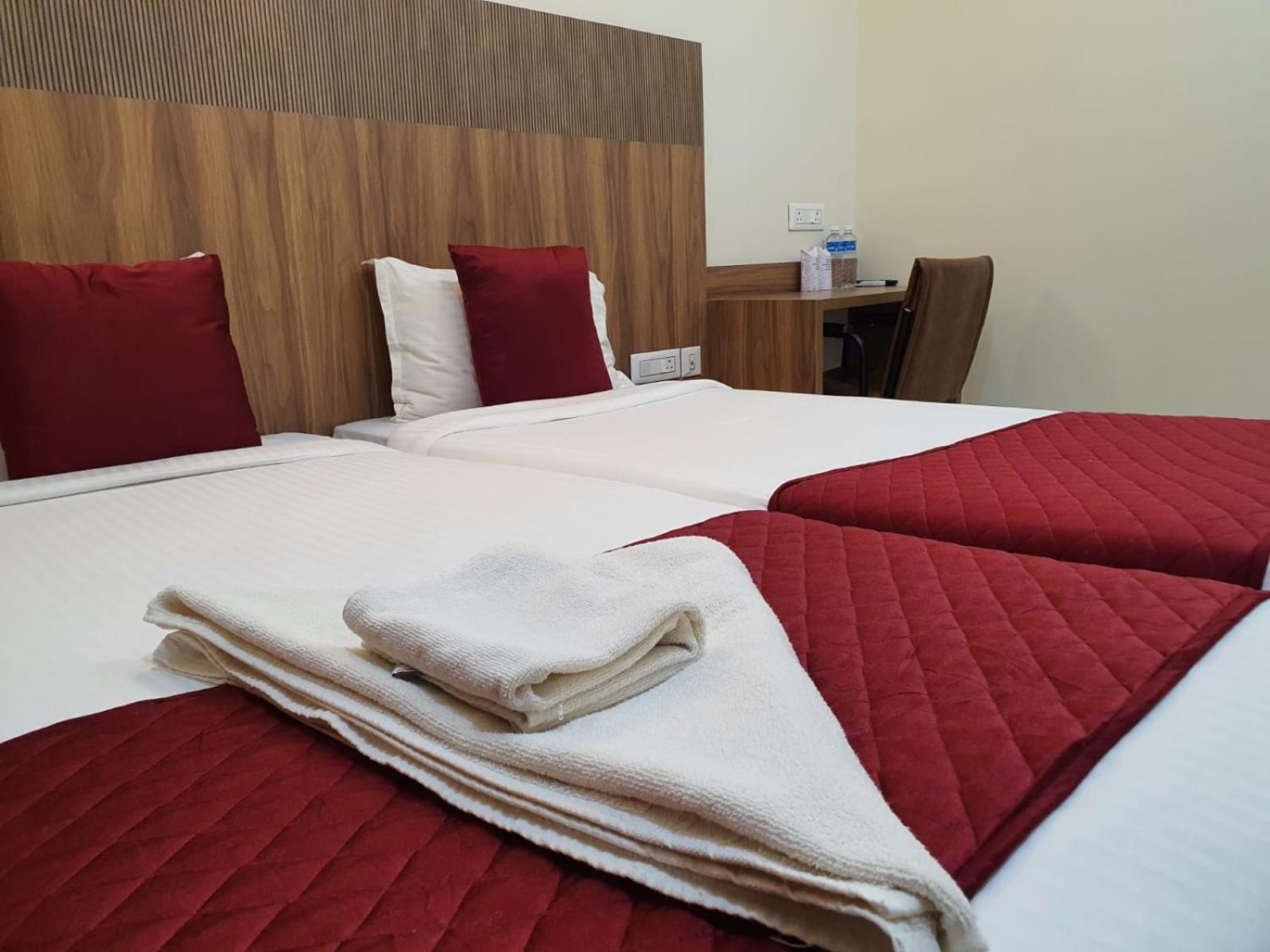 Hotel Deepakam Inn Палаккад Экстерьер фото