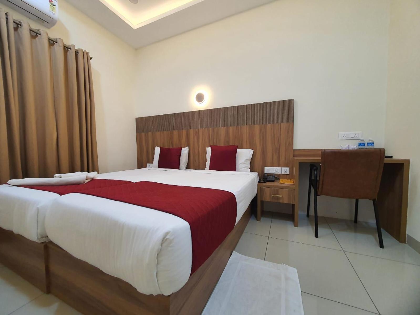 Hotel Deepakam Inn Палаккад Экстерьер фото