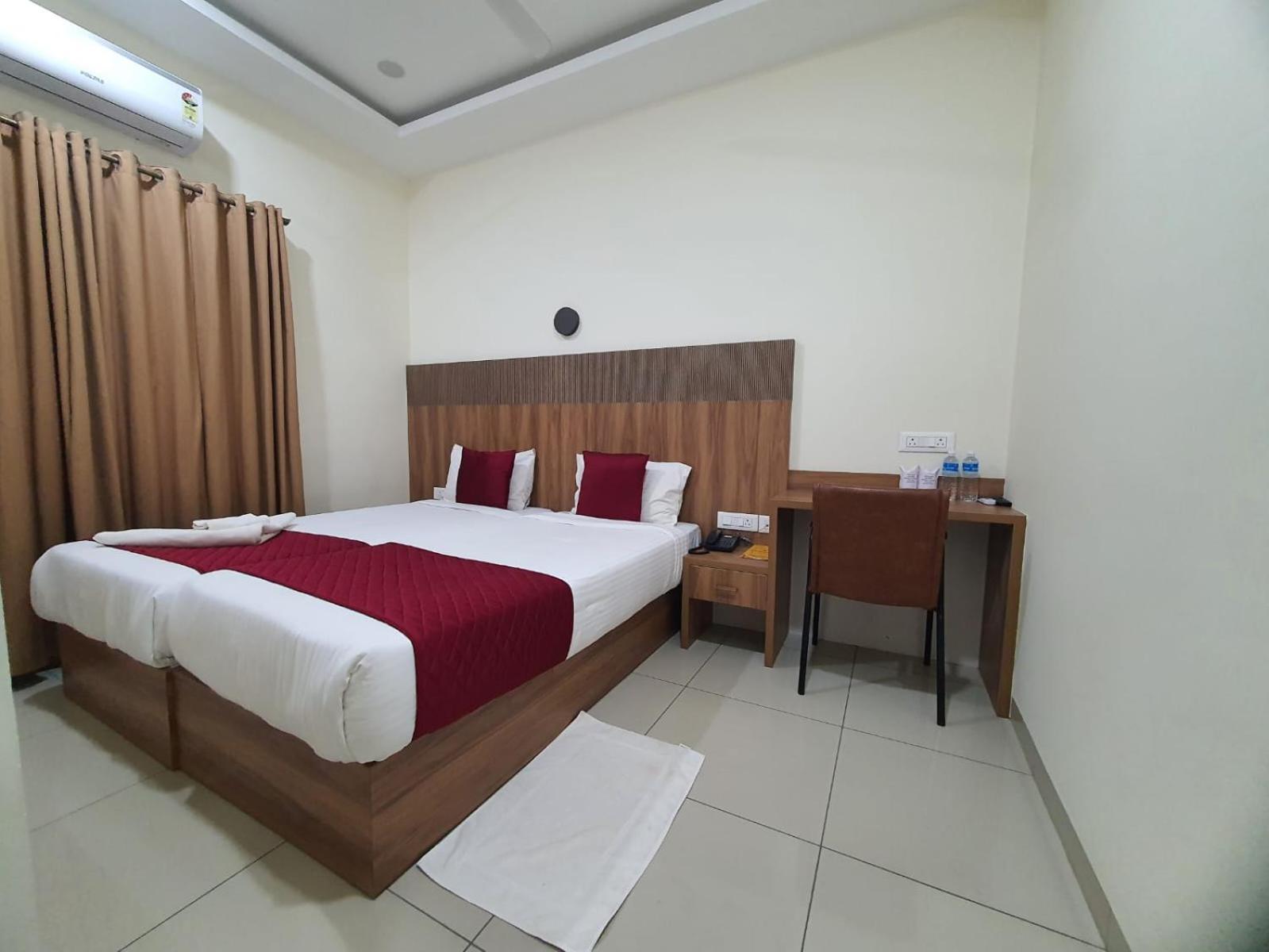 Hotel Deepakam Inn Палаккад Экстерьер фото