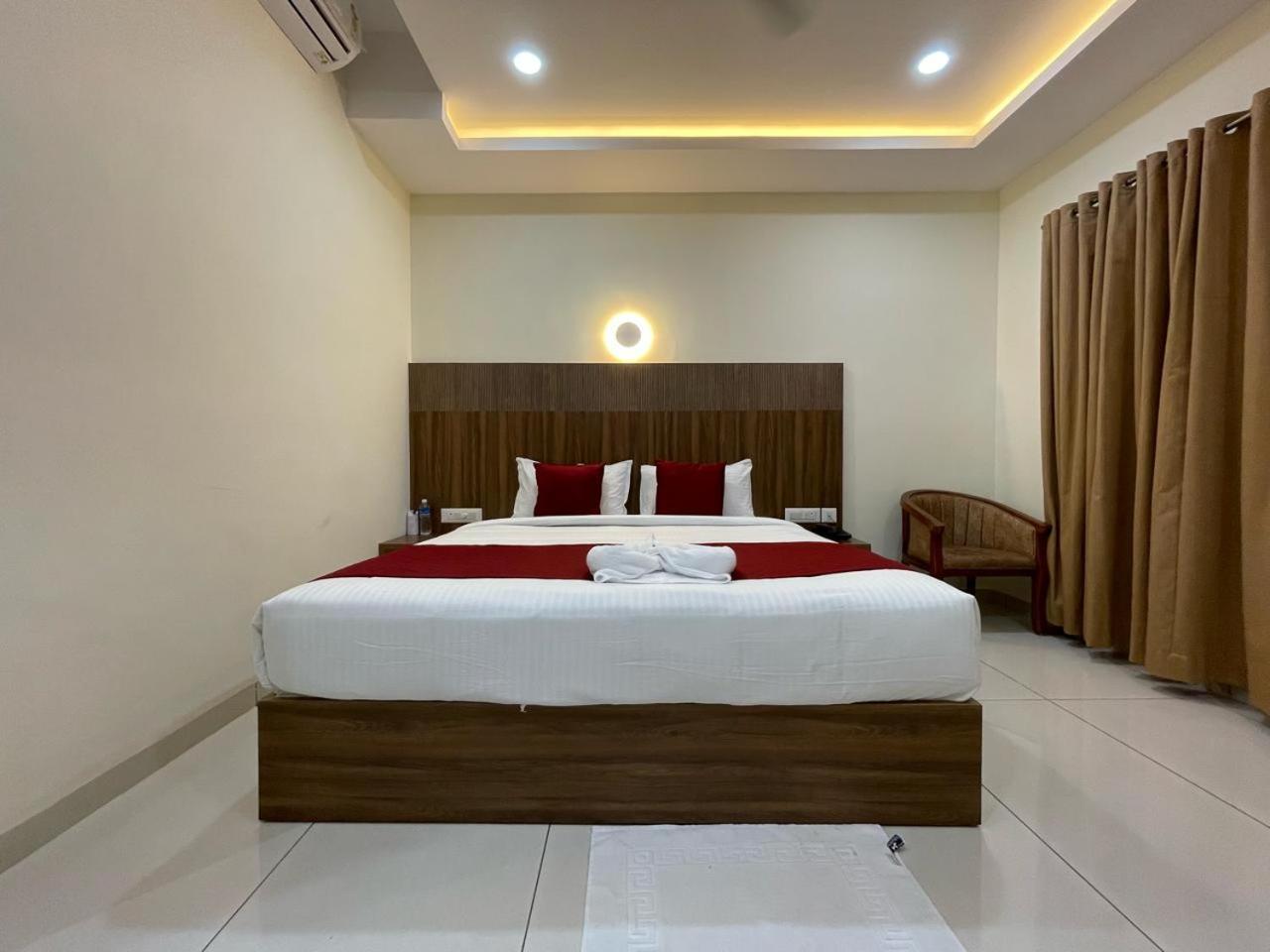 Hotel Deepakam Inn Палаккад Экстерьер фото