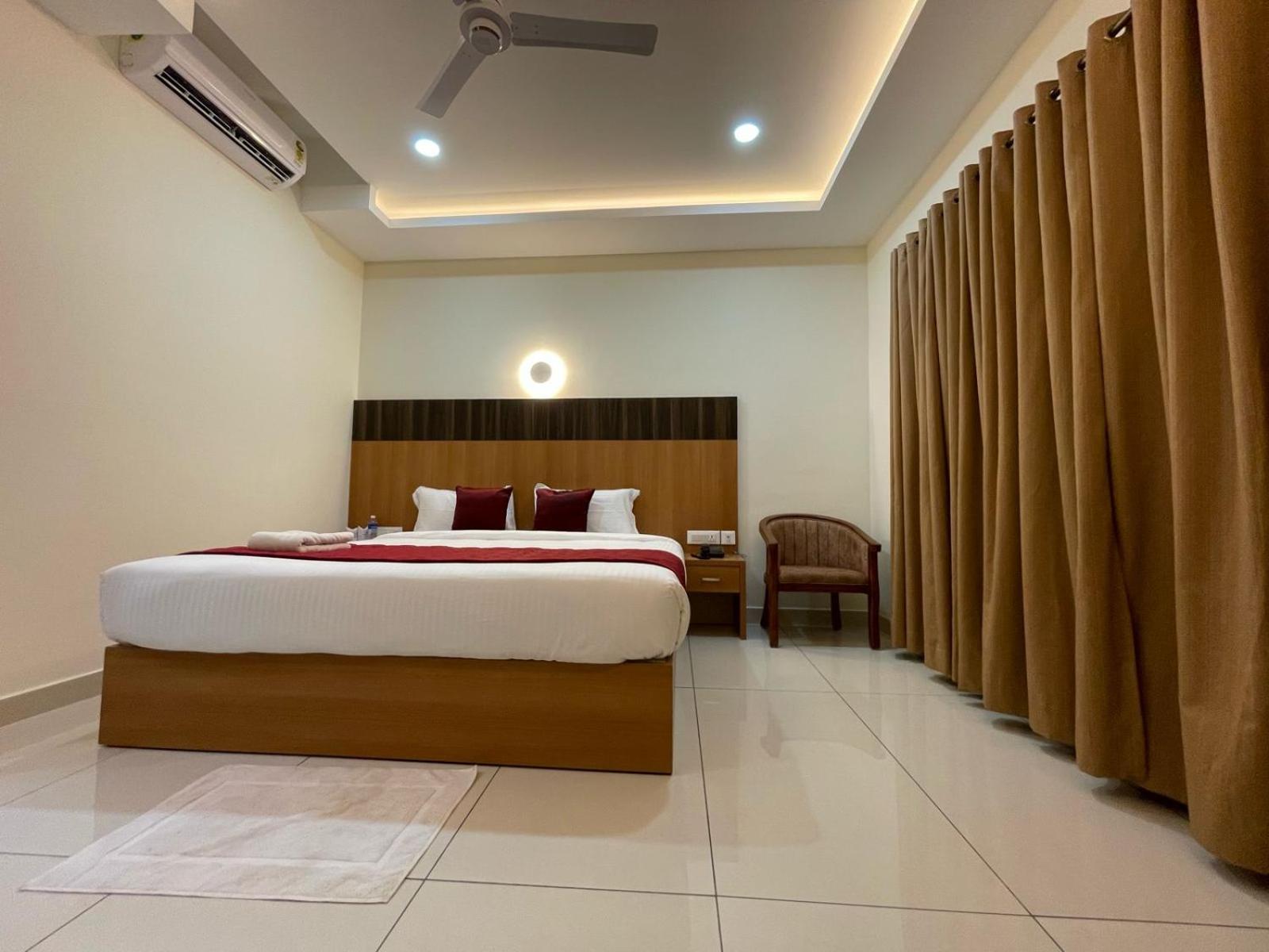 Hotel Deepakam Inn Палаккад Экстерьер фото
