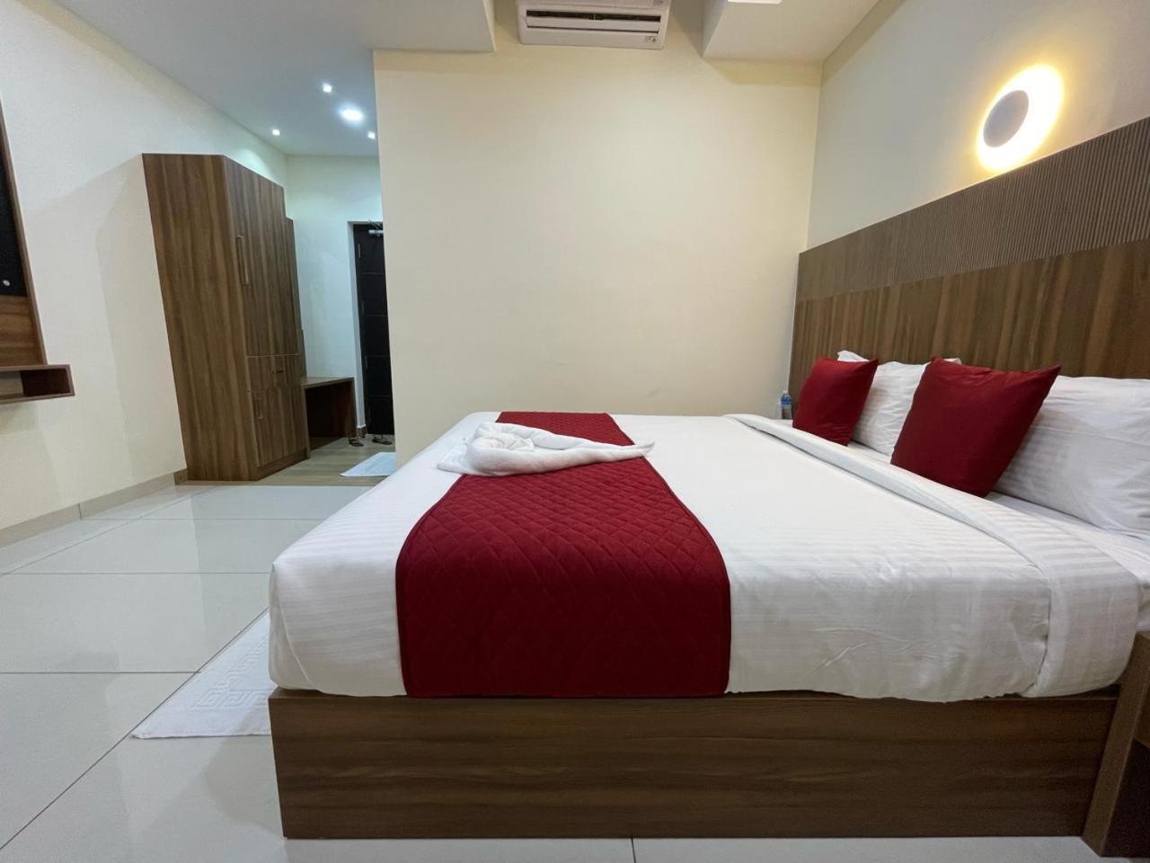 Hotel Deepakam Inn Палаккад Экстерьер фото