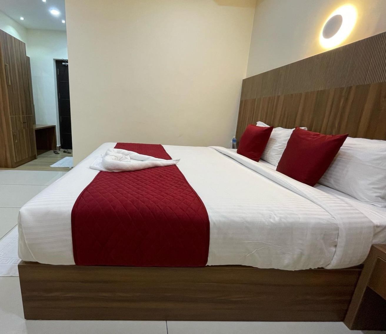 Hotel Deepakam Inn Палаккад Экстерьер фото