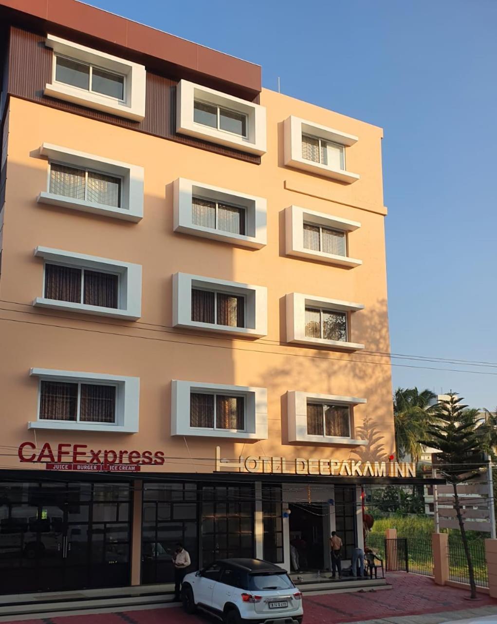 Hotel Deepakam Inn Палаккад Экстерьер фото